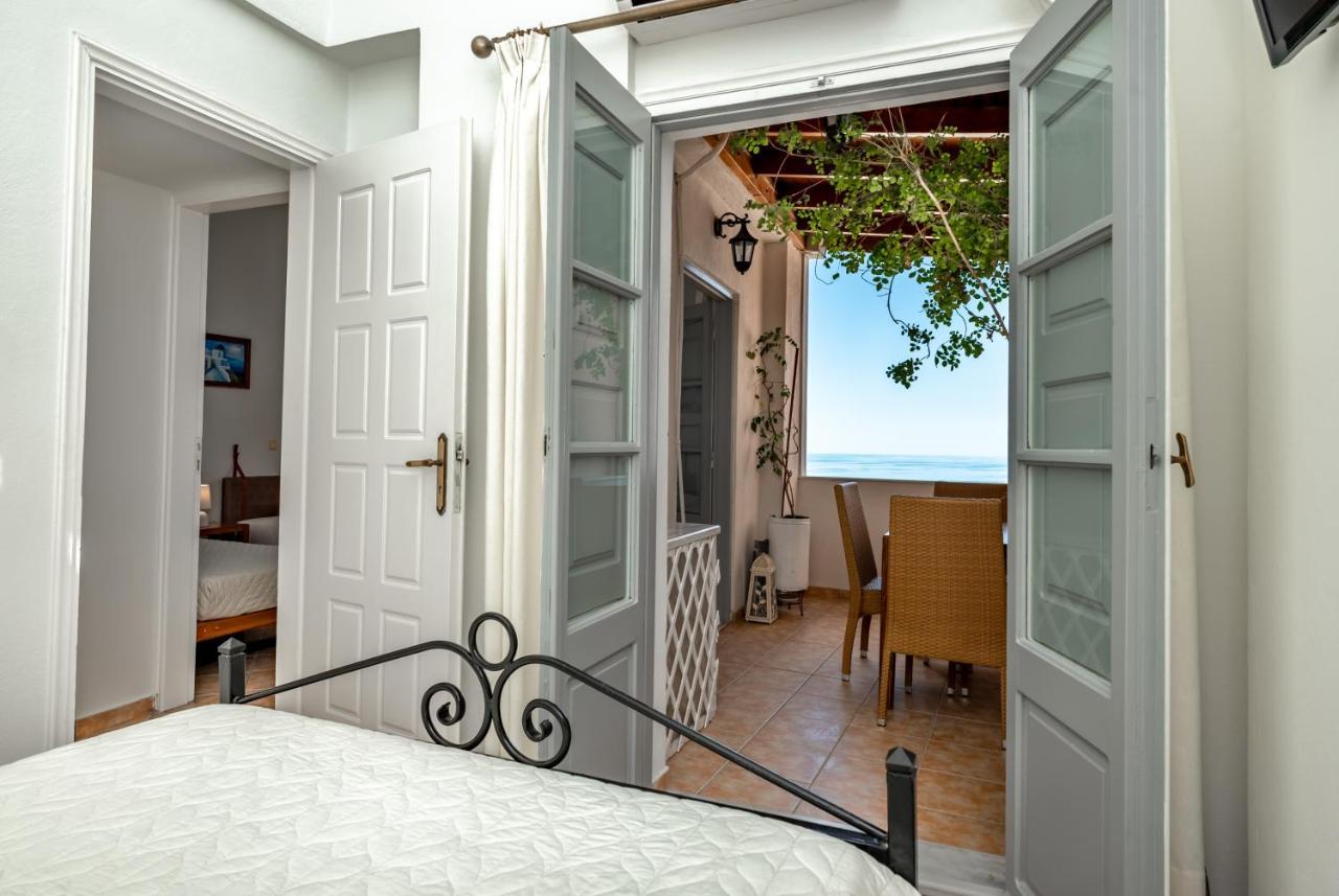 By Thira Fira (Santorini)